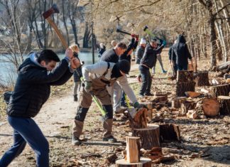 Fejszével, baltával indultak el otthonról a II. kerületiek