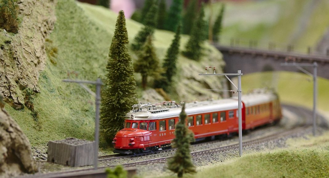 model-train-4697801_1280
