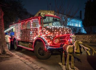 Fénytűzoltóval startol a budai Advent