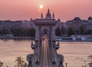 Mossák a Váralagutat szerda éjszaka, csütörtök éjjel pedig a Lánchidat és a városligeti Zielinski hidat