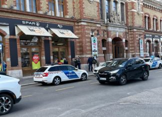 Rendőrségi razzia a Batthyány téren