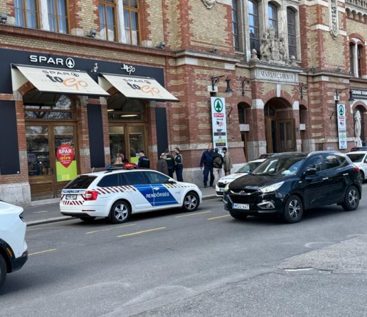 Rendőrségi razzia a Batthyány téren