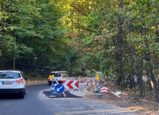 Egy hete tart az útjavítás a Szépjuhászné úton – a budaligetiek a dugók miatt panaszkodnak